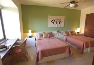3 Bdrm Waterfront Apartment Overlooking Playa La Ropa