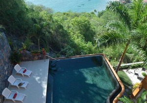3 Bdrm Waterfront Apartment Overlooking Playa La Ropa