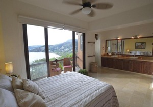 3 Bdrm Waterfront Apartment Overlooking Playa La Ropa