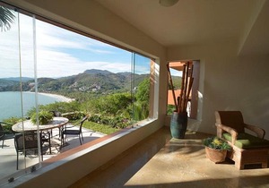 3 Bdrm Waterfront Apartment Overlooking Playa La Ropa