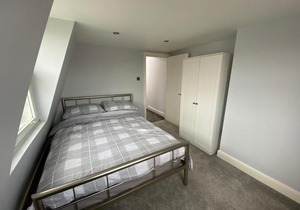 3 bed Apartment in Colliers Wood