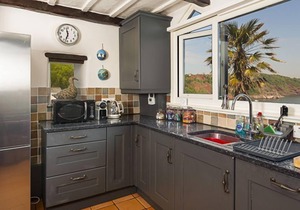 3 Bed - Smugglers Cottage - Sleeps 6 guests in 3 bedrooms