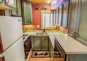 3 bedroom, 2 bath, sleeps 8. West End of Donner Lake DLR#132