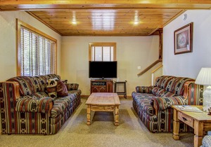 3 bedroom, 2 bath, sleeps 8. West End of Donner Lake DLR#132
