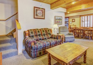 3 bedroom, 2 bath, sleeps 8. West End of Donner Lake DLR#132