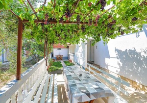 3 bedroom accommodation in Kastel Kambelovac