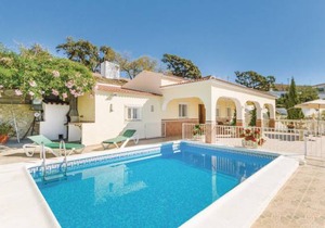 3 bedroom accommodation in Corumbela