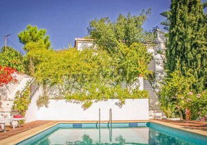 3 bedroom accommodation in Corumbela