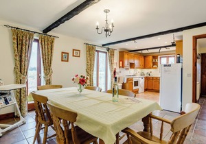 3 bedroom accommodation in Runcton Holme