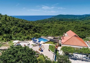 3 bedroom accommodation in Radovcici