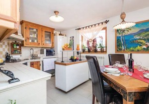 3 bedroom accommodation in Vele Mune
