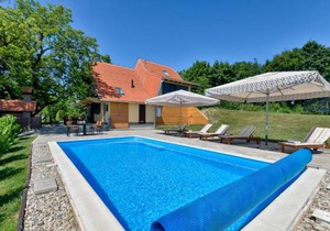 3 bedroom accommodation in Bedenica