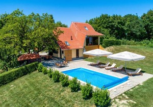 3 bedroom accommodation in Bedenica