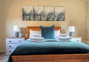 3 bedroom accommodation in Heveningham, near Halesworth