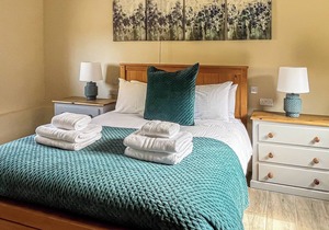3 bedroom accommodation in Heveningham, near Halesworth