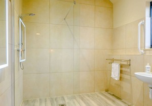 3 bedroom accommodation in Heveningham, near Halesworth