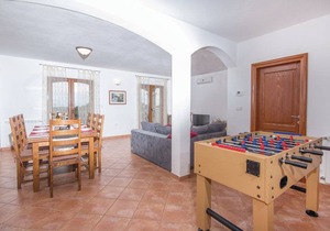 3 bedroom accommodation in Divsici