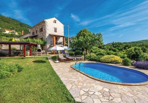 3 bedroom accommodation in Martina