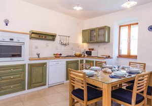 3 bedroom accommodation in Martina