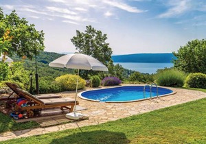 3 bedroom accommodation in Martina