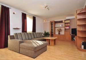 3 bedroom accommodation in Pucisca