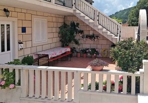 3 bedroom accommodation in Pucisca