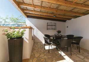 3 bedroom accommodation in Snasici