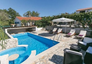 3 bedroom accommodation in Snasici