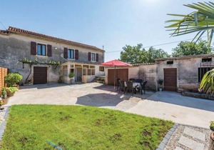 3 bedroom accommodation in Kringa