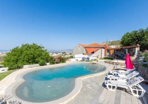3 bedroom accommodation in Kucine