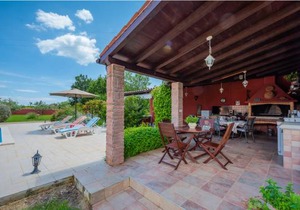 3 bedroom accommodation in Muntic