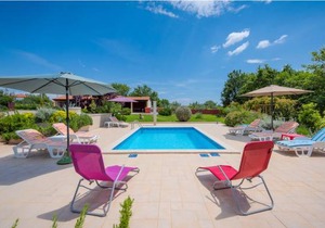 3 bedroom accommodation in Muntic