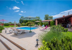 3 bedroom accommodation in Muntic