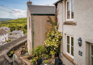 3 bedroom accommodation in Bradwell