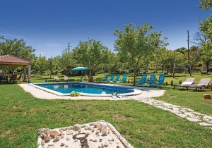 3 bedroom accommodation in Ruzic