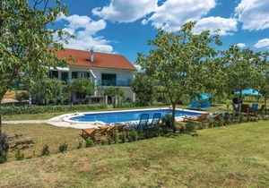 3 bedroom accommodation in Ruzic