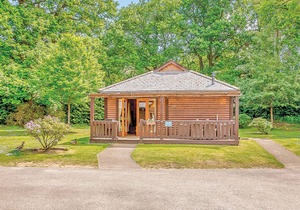 3 bedroom accommodation in Tilford, Farnham