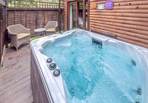 3 bedroom accommodation in Tilford, Farnham