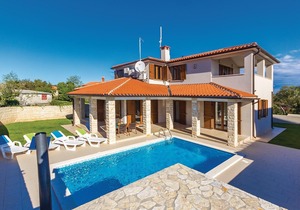 3 bedroom accommodation in Kavran