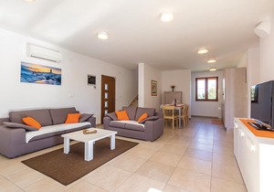 3 bedroom accommodation in Kavran