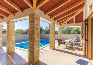 3 bedroom accommodation in Kavran