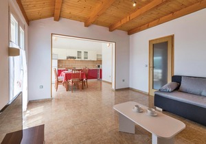 3 bedroom accommodation in Muntic
