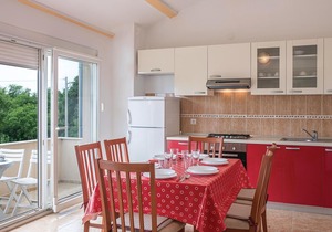 3 bedroom accommodation in Muntic