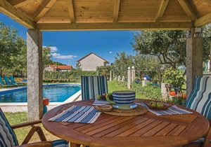 3 bedroom accommodation in Ruzic