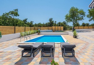 3 bedroom awesome home in Donje Rastane