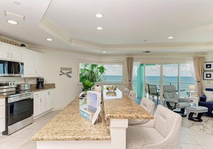 3 Bedroom-Beachfront Condo with Most Amazing Sunset Views of the Gulf