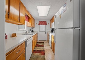 3 Bedroom Cottage with a short walk to the Beach