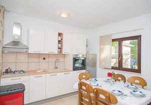 3 bedroom cozy home in Donji Prolozac