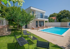 3 bedroom cozy home in Donji Prolozac