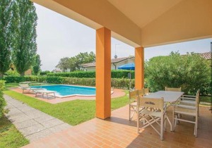 3 Bedroom Cozy Home In Albarella Ro